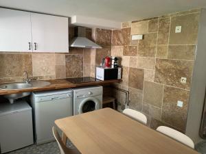 Appartements Appartement familial au bord de la Marne, jardin tropical , piscine, tennis, terrasse, parking gratuit proche Disneyland : photos des chambres