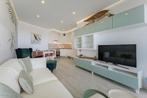 Sunrise Sea View Penthouse