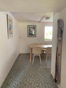 Appartements Appartement familial au bord de la Marne, jardin tropical , piscine, tennis, terrasse, parking gratuit proche Disneyland : photos des chambres