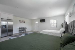 Prime new beautiful studio in burbank