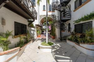 Sweet Studio Downtown with Pool StepsTo Mamitas Beach