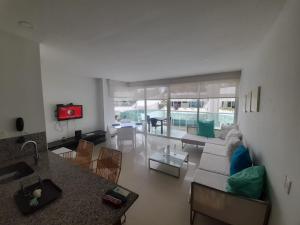 Edificio acceso directo al mar primera linea de playa 2 habitaciones