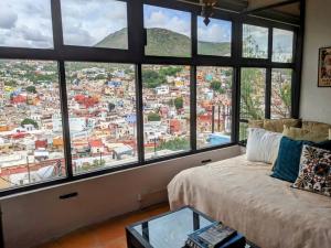 Spacious Studio Boasting Breathtaking Views