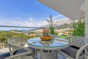 Luxury sea view apartment Makarska with pool