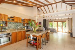 Tropical Casa Ventanas with private pool in MA