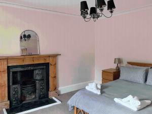 One Springfield, Tain