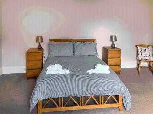 One Springfield, Tain