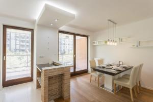 Urban Chic - City Center - One Bedroom Apartment - Warsaw Stays - Siedmiogrodzka 1