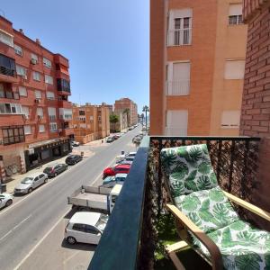 APARTAMENTO ZAPILLO ALMERIA 100 METROS DE LA PLAYA