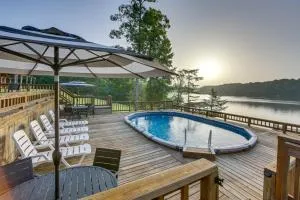 Lakefront Gladewater Retreat with Dock and Hot Tub! - لونغفيو