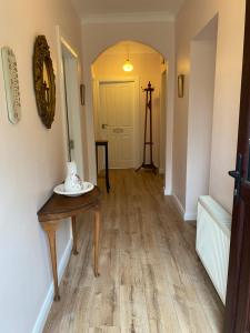 4 bedroom, 8 single beds, with free parking & wifi near new walkway