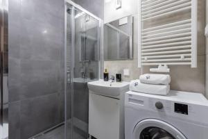 Golden Apartments Warsaw Solidarnosci 60B 37