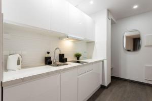 Golden Apartments Warsaw Solidarnosci 60B 37