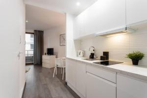 Golden Apartments Warsaw Solidarnosci 60B 37