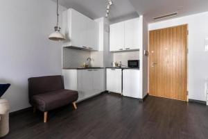 Golden Apartments Warsaw Solidarnosci 60B 11