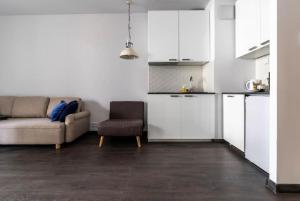 Golden Apartments Warsaw Solidarnosci 60B 11