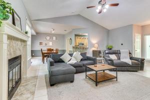 Deck and Greenbelt Access Lovely Austin Home