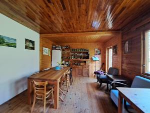 Chatička Hanička u lesa