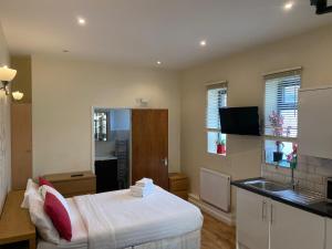 Lyall Apartment Hotel