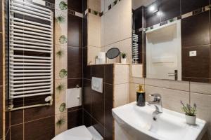 Close-Central Warsaw Apartment - Great Location- Warsaw Stays- Freta