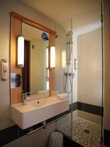Hotels ibis Montpellier Centre Polygone : photos des chambres