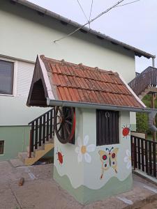 Kуђа на језеру