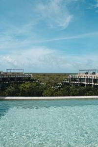 Luxury Loft with Pools, Gym, Rooftop and Panoramic Views