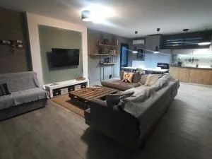 Yannis' Apartment - Granitis