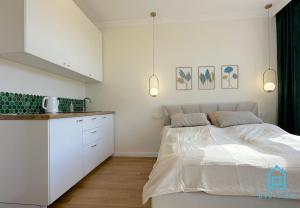 Seredino Relax Apartment- Romantic Escape with a Bathtub in the Bedroom, 5 Minutes to Gdańsk Old Town & Seaside