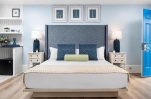 Family Suite with Fireplace room in Sea Crest Beach Hotel