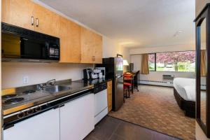 Prestige Riverside Lodge Quesnel