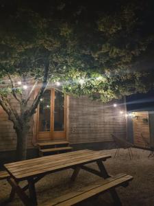 Chalets Tiny House Petite Balneo Cheminee exterieure : photos des chambres