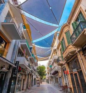 Charming studio with reading nook & city view