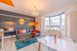 2 Bedroom Morden Flat Next To Brighton Beach & Shopping Center