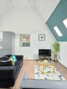 Spacious Two Bedroom Apartment With free Parking - Darwen