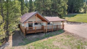 Charming Log Cabin Mountain Views, Philipsburg