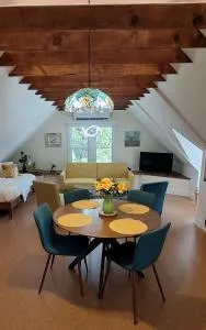 The Oak Park Loft - Broadview