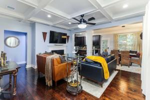 Luxury Atlanta Home with King Bed and Yard