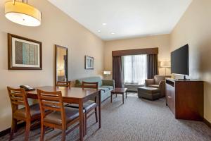 King Suite with Sofa Bed - Disability Access room in Best Western Plus French Lick