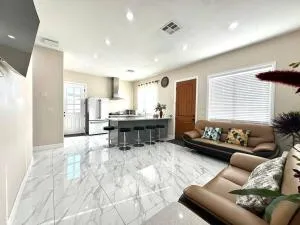 New Renovated House in Little Saigon - Midway City