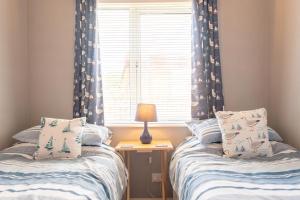 55 Meadow View Lodge - 3 Bed-Sleeps 6-TJS55MV