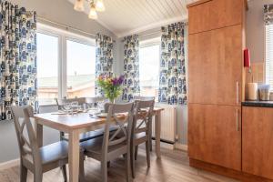 55 Meadow View Lodge - 3 Bed-Sleeps 6-TJS55MV