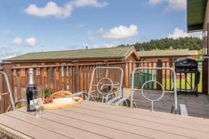 55 Meadow View Lodge - 3 Bed-Sleeps 6-TJS55MV