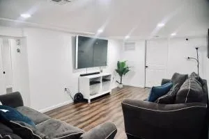 Cozy 2 Bedrooms & 1 Bath - Lake Hiawatha