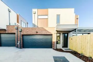 4 Bedrooms Lovely House in Clayton Central - أوكلي