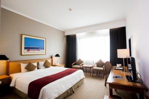 Menara Peninsula Hotel