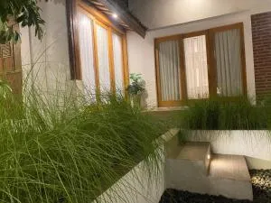 Griyo Antik Villa - Rogojampi