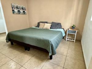 Centrico, Cama King Size & Cocina Cerca de la UAS