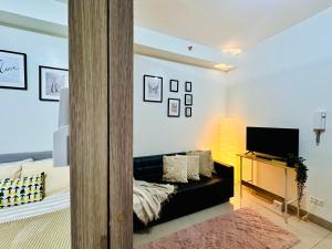 Shore One Bedroom Condo - close to MOA and Ikea with free wifi