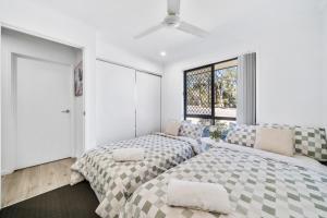 Bellbird Park 3 bedroom house with 6 king single beds
